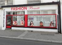 Vitrine extérieure - Fashion Beauté-St Nazaire
